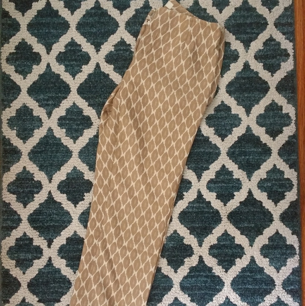 Liz Claiborne Stretch Gold Leaf Capris